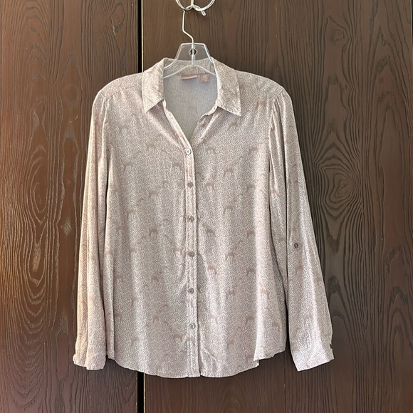 Chico long sleeved tan and white patterned with giraffes top. Size Chico 0. - Picture 1 of 7